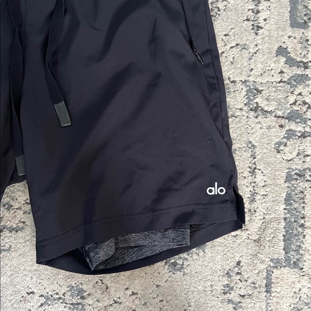 ALO Yoga Men's Black unity shorts - Picture 9 of 15